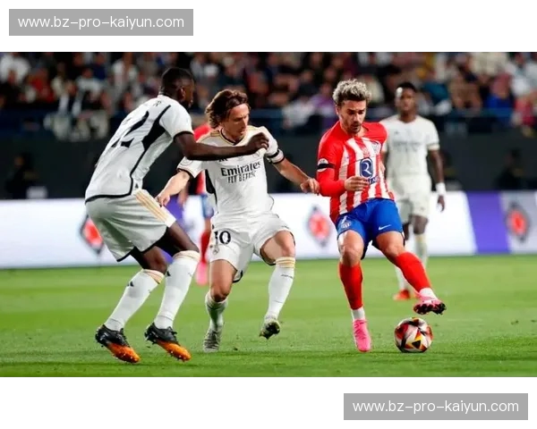 德法鏖战：足球场上的宿敌对决与战术博弈